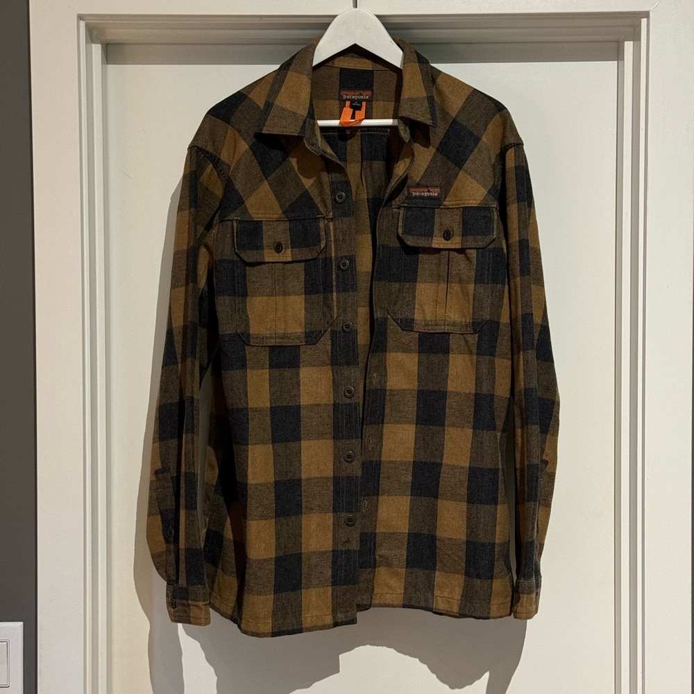 Patagonia®
Men's Farrier's Shirt
Style #
53320 Size medium